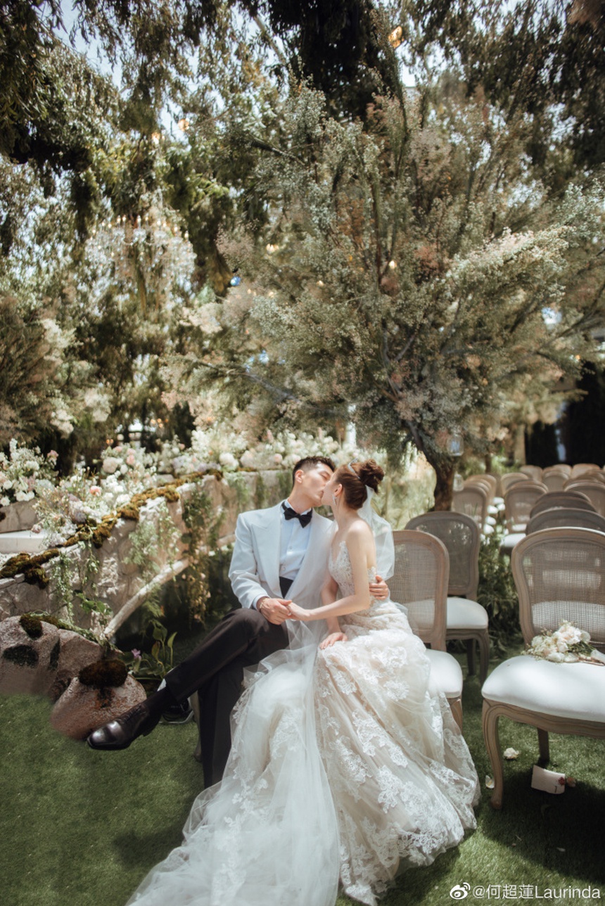 Đám cưới Đậu Kiêu và ái nữ trùm sòng bạc Macau: Cô dâu xinh như công chúa, khoảnh khắc 'khóa môi' chú rể 'gây bão' MXH - Ảnh 6. Đám cưới Đậu Kiêu và ái nữ trùm sòng bạc Macau: Cô dâu xinh như công chúa, khoảnh khắc 'khóa môi' chú rể 'gây bão' MXH - Ảnh 6.