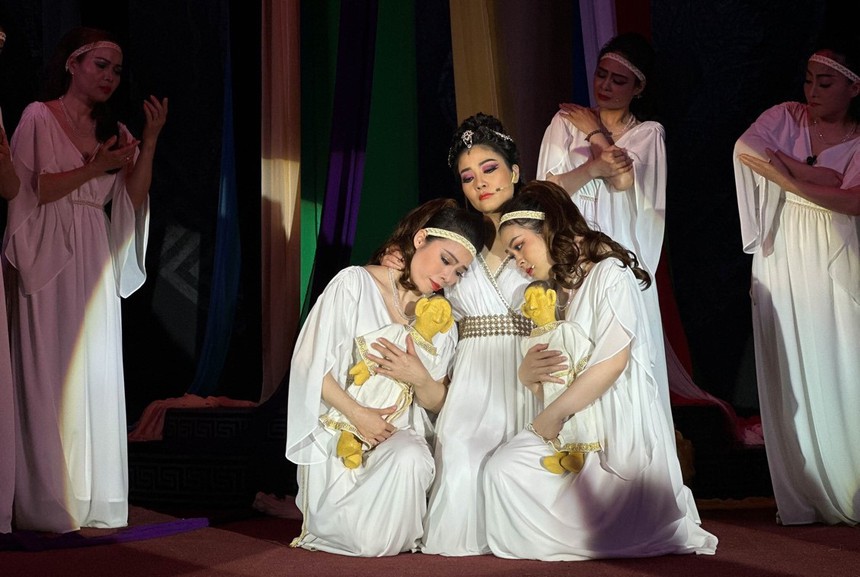 Nàng Mê Đê lần đầu lên sân khấu cải lương - Ảnh 1. Nàng Mê Đê lần đầu lên sân khấu cải lương - Ảnh 1.