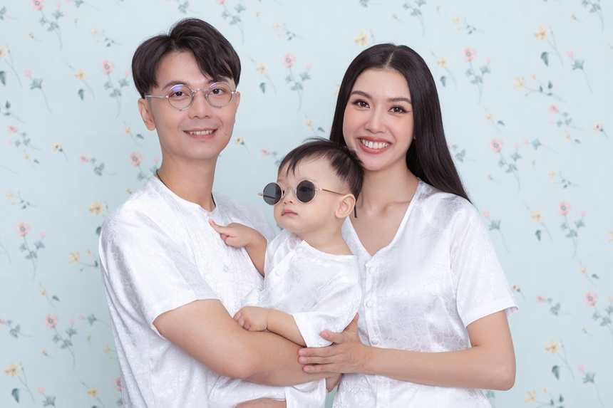 Đưa vợ đi nhận bằng cử nhân, doanh nhân Nhật Vũ tình cờ tiết lộ trường đại học của mình: Trình độ học vấn "đỉnh" một chín một mười với Á hậu Thúy Vân! - Ảnh 2.