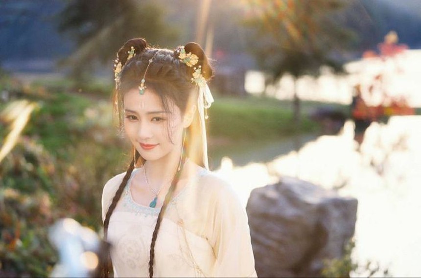 Xôn xao tạo hình Lưu Diệc Phi khi đóng nữ chính 'Trường nguyệt tẫn minh', ra sao mà ai cũng chê tệ hơn Bạch Lộc? - Ảnh 9. Xôn xao tạo hình Lưu Diệc Phi khi đóng nữ chính 'Trường nguyệt tẫn minh', ra sao mà ai cũng chê tệ hơn Bạch Lộc? - Ảnh 9.