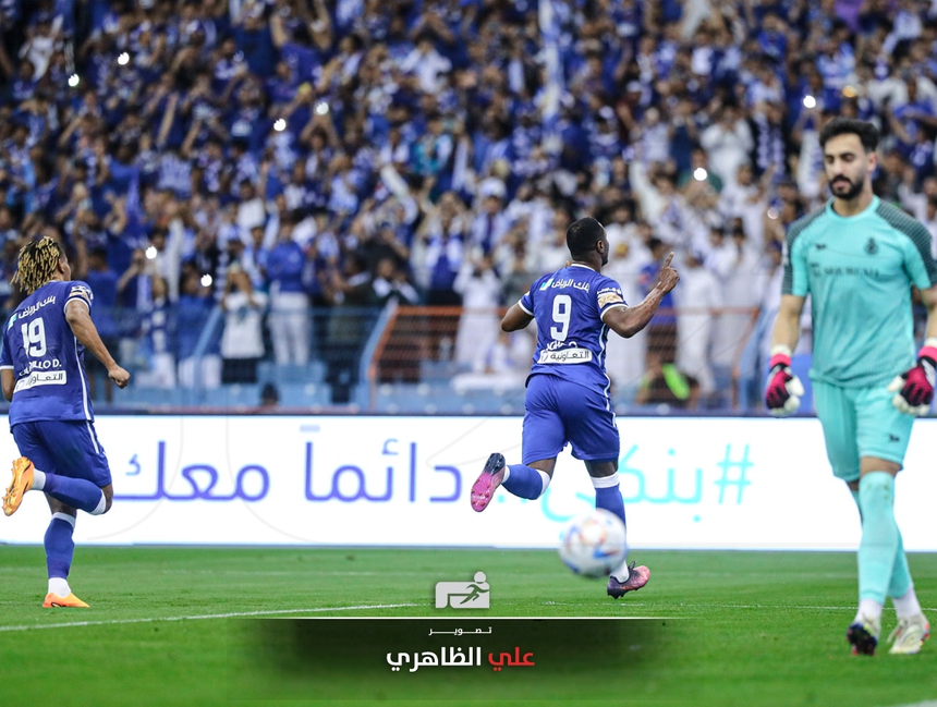 Ronaldo nhận thẻ vàng vô duyên vì hành động xấu xí, bị che mờ bởi cú đúp của cựu sao MU - Ảnh 4.