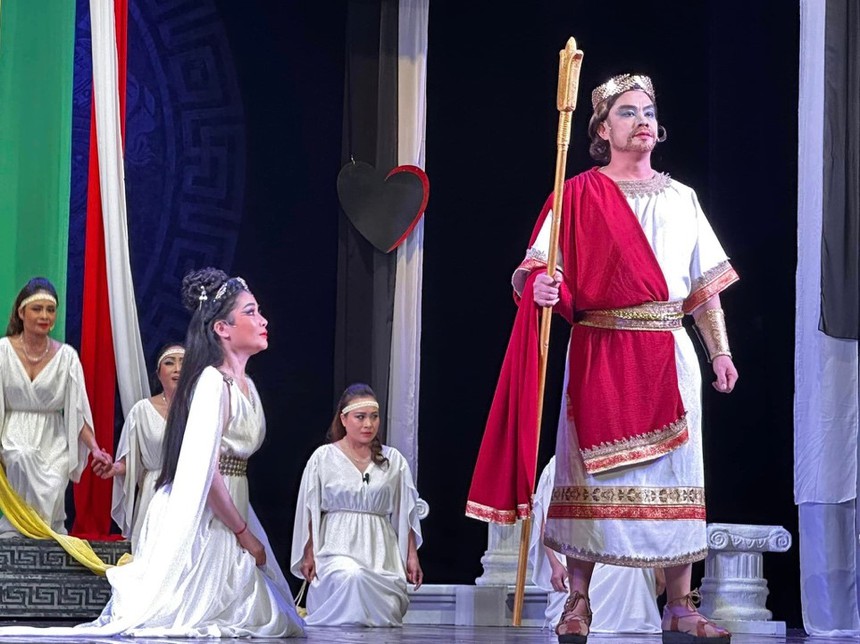 Nàng Mê Đê lần đầu lên sân khấu cải lương - Ảnh 4. Nàng Mê Đê lần đầu lên sân khấu cải lương - Ảnh 4.