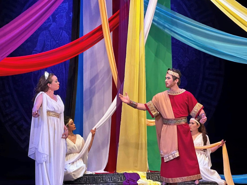 Nàng Mê Đê lần đầu lên sân khấu cải lương - Ảnh 7. Nàng Mê Đê lần đầu lên sân khấu cải lương - Ảnh 7.