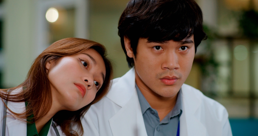 Sau 'Hậu duệ mặt trời' Khả Ngân tiếp tục làm bác sĩ trong 'Doctor Lof - Bác Sĩ Hạnh Phúc' - Ảnh 2. Sau 'Hậu duệ mặt trời' Khả Ngân tiếp tục làm bác sĩ trong 'Doctor Lof - Bác Sĩ Hạnh Phúc' - Ảnh 2.