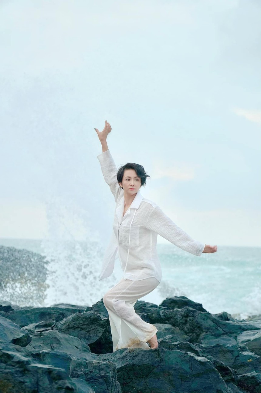 'Nữ hoàng wushu' Thúy Hiền: Nhan sắc U50 hack tuổi, tự tin khoe body nóng bỏng với bikini - Ảnh 10.