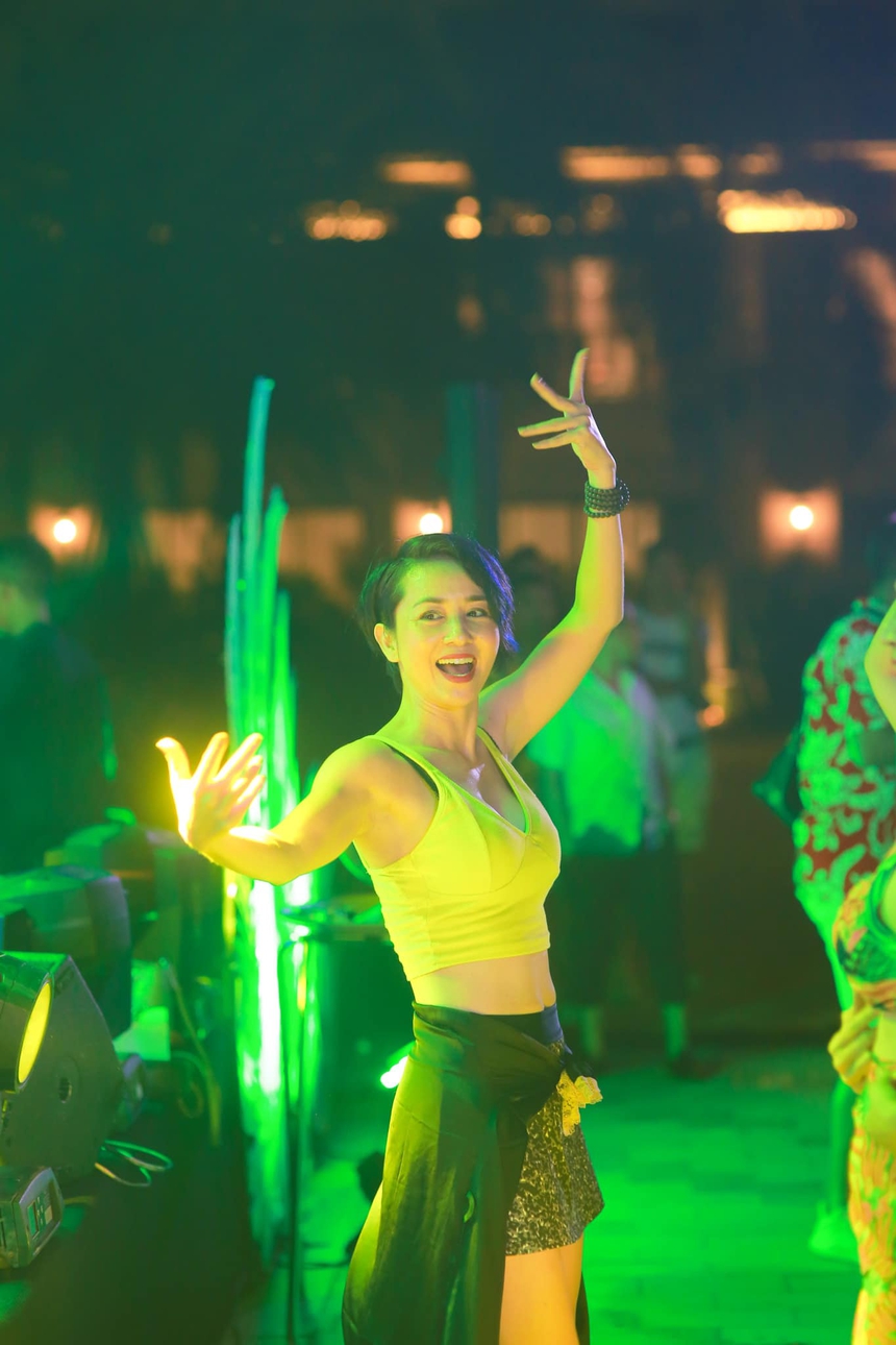 'Nữ hoàng wushu' Thúy Hiền: Nhan sắc U50 hack tuổi, tự tin khoe body nóng bỏng với bikini - Ảnh 8.