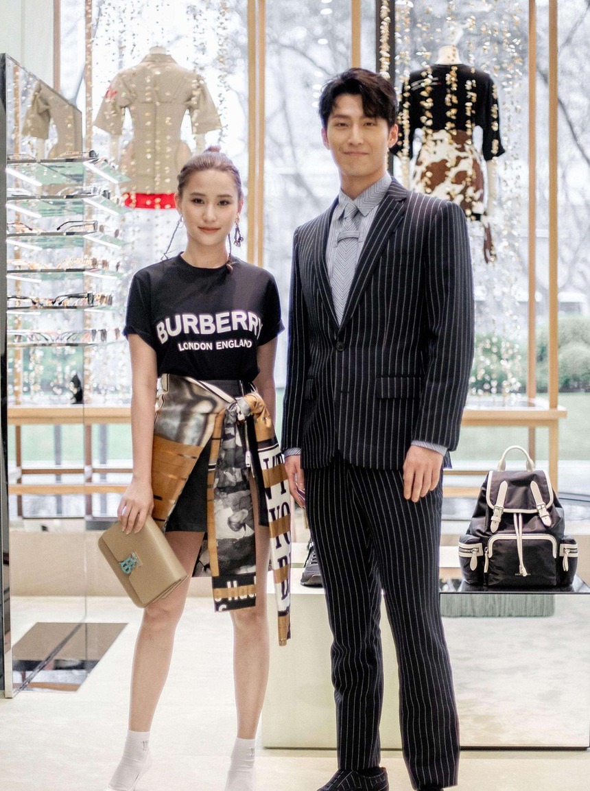 Hé lộ mối quan hệ của Hà Siêu Liên và chị gái kế vị vua sòng bạc: Cùng cha khác mẹ nhưng cực thân, nguyên nhân đến từ tiếc nuối trong quá khứ - Ảnh 6. Hé lộ mối quan hệ của Hà Siêu Liên và chị gái kế vị vua sòng bạc: Cùng cha khác mẹ nhưng cực thân, nguyên nhân đến từ tiếc nuối trong quá khứ - Ảnh 6.