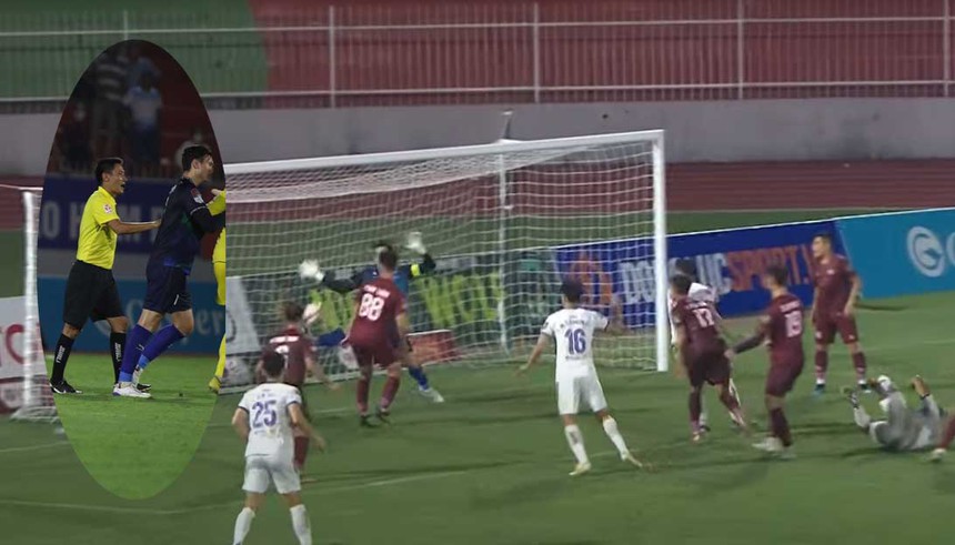 Điểm 10 cho Văn Lâm, xuất sắc cứu thua cho Bình Định, can ngăn cầu thủ Hà Nội xô xát với trọng tài - Ảnh 4.