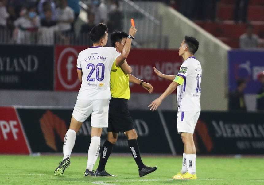 Bài học lớn cho Văn Quyết - Ảnh 1.