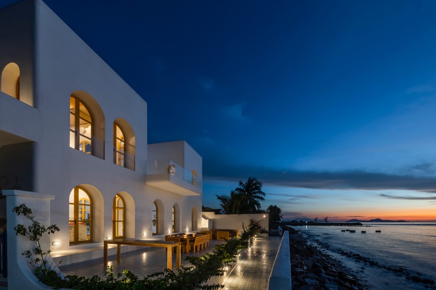 Ngắm cơ ngơi của Phan Như Thảo: Biệt thự ven biển lãng mạn như một giấc mơ, thiết kế đậm chất Địa Trung Hải càng ngắm càng mê đắm - Ảnh 3. Ngắm cơ ngơi của Phan Như Thảo: Biệt thự ven biển lãng mạn như một giấc mơ, thiết kế đậm chất Địa Trung Hải càng ngắm càng mê đắm - Ảnh 3.