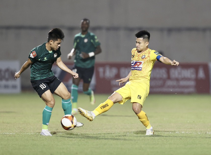 Trên đỉnh V.League, "cánh chim lạc loài" của bầu Đức đang khiến HAGL phải ngước nhìn - Ảnh 2. Trên đỉnh V.League, "cánh chim lạc loài" của bầu Đức đang khiến HAGL phải ngước nhìn - Ảnh 2.