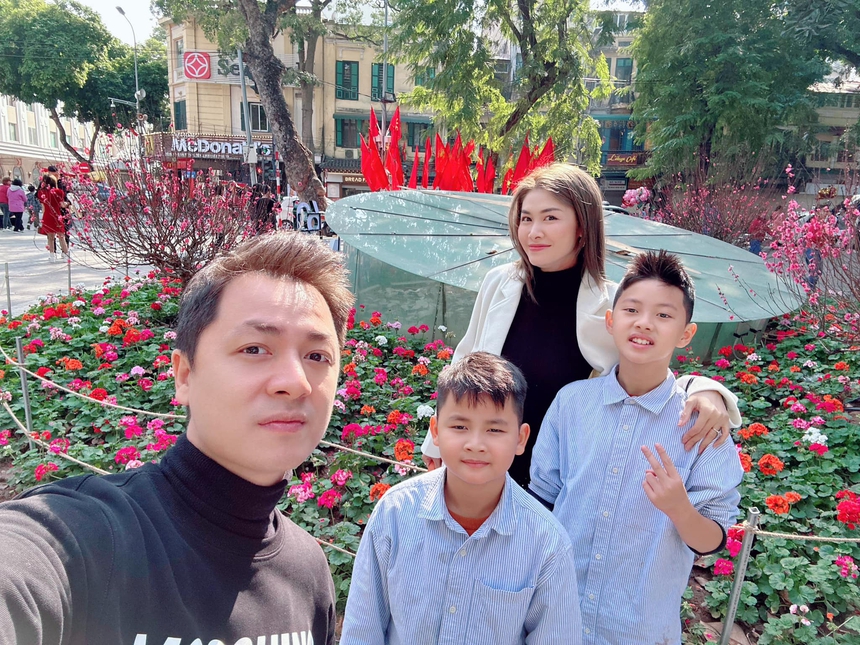 Vợ Đăng Khôi xót xa kể lại con trai bị bạo lực học đường, mẹ bủn rủn chân tay khi chứng kiến con bị quây đánh - Ảnh 1. Vợ Đăng Khôi xót xa kể lại con trai bị bạo lực học đường, mẹ bủn rủn chân tay khi chứng kiến con bị quây đánh - Ảnh 1.