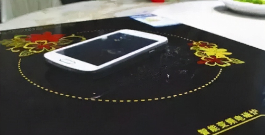 Loại bếp "chuyên dùng ăn lẩu" bỗng nhiên bốc cháy, phát nổ, khiến nhiều người hoang mang: Sai lầm hóa ra đến từ một thứ không ngờ! - Ảnh 2. Loại bếp "chuyên dùng ăn lẩu" bỗng nhiên bốc cháy, phát nổ, khiến nhiều người hoang mang: Sai lầm hóa ra đến từ một thứ không ngờ! - Ảnh 2.