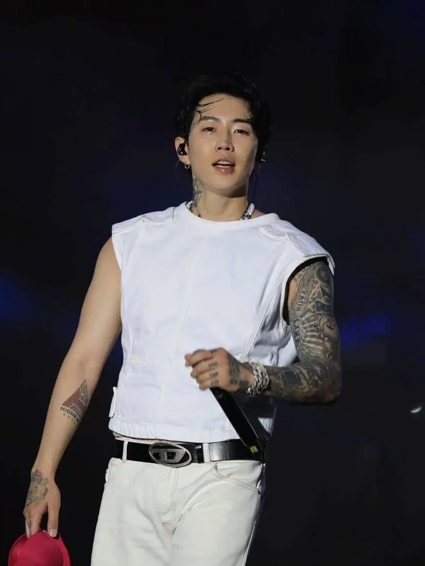 Jay Park gây sốt với body cực cháy, nhận phần quà ‘độc nhất vô nhị’ từ khán giả - Ảnh 5. Jay Park gây sốt với body cực cháy, nhận phần quà ‘độc nhất vô nhị’ từ khán giả - Ảnh 5.