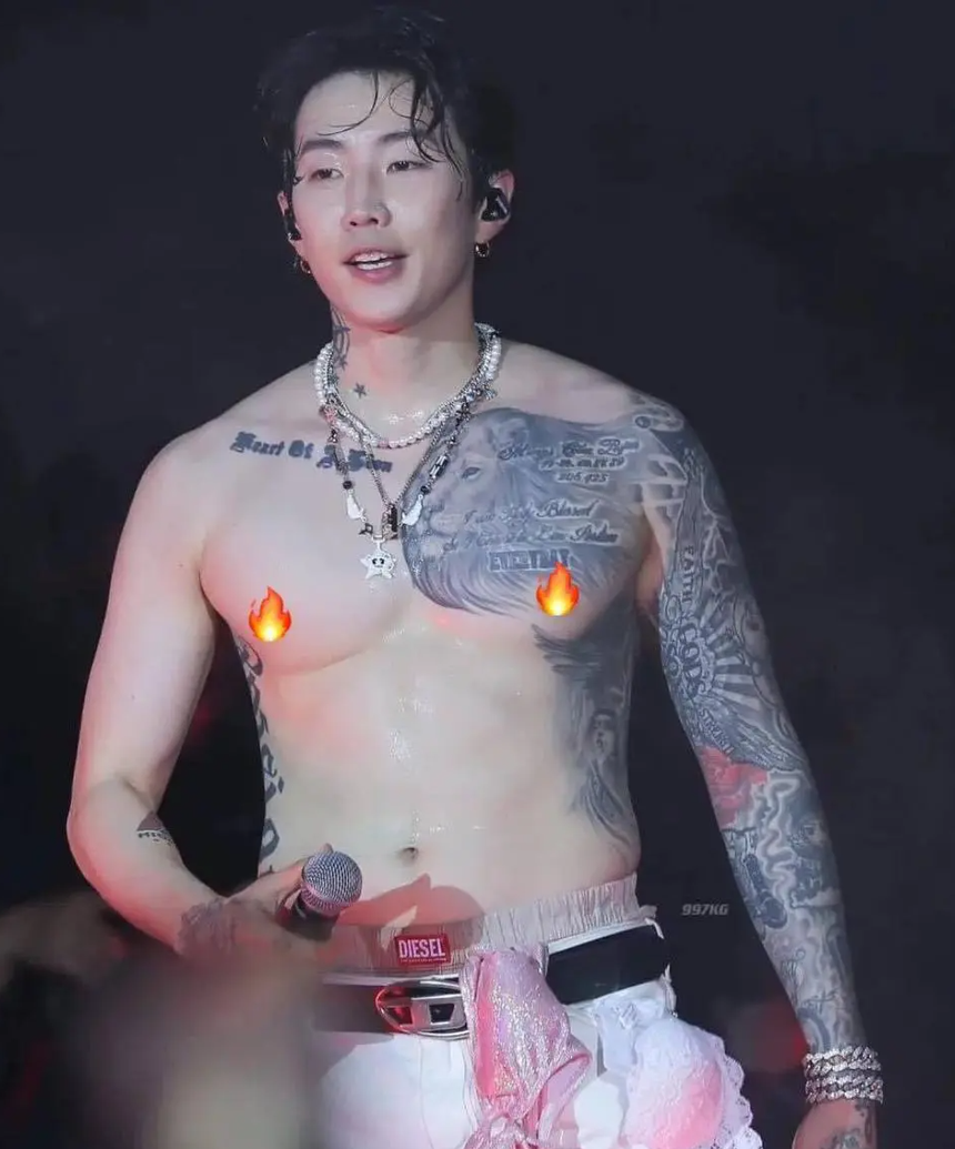 Jay Park gây sốt với body cực cháy, nhận phần quà ‘độc nhất vô nhị’ từ khán giả - Ảnh 4. Jay Park gây sốt với body cực cháy, nhận phần quà ‘độc nhất vô nhị’ từ khán giả - Ảnh 4.