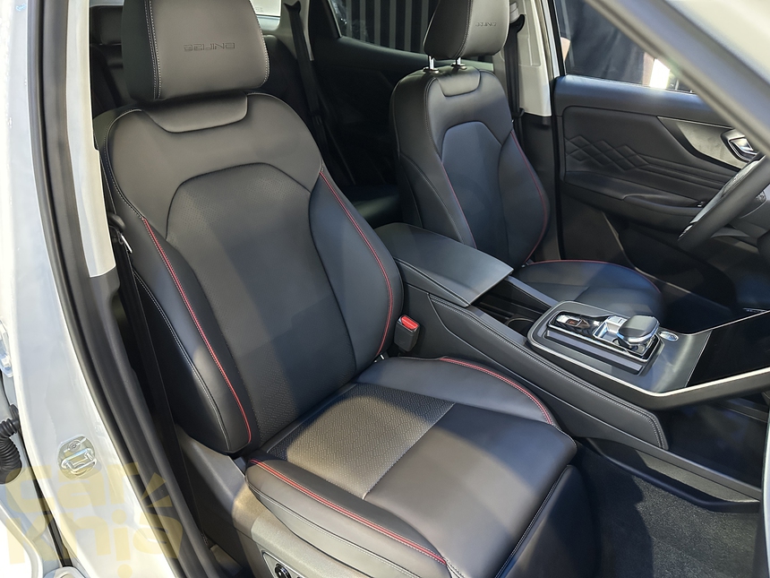 Sờ tận tay Beijing X7 2023: Giá quy đổi từ 410 triệu đồng, bảng điều khiển ghế sau như Camry, dễ về Việt Nam tạo cơn sốt - Ảnh 8. Sờ tận tay Beijing X7 2023: Giá quy đổi từ 410 triệu đồng, bảng điều khiển ghế sau như Camry, dễ về Việt Nam tạo cơn sốt - Ảnh 8.