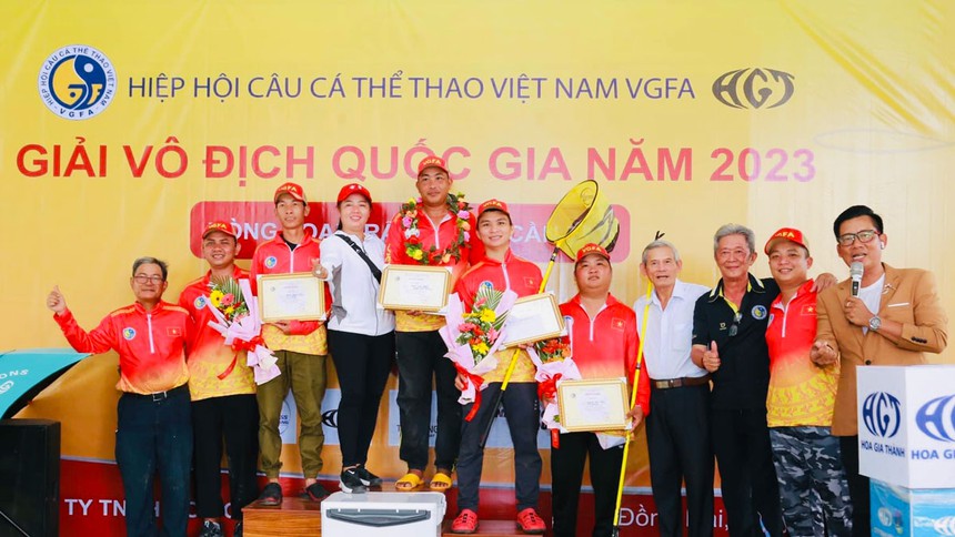 Cần thủ Phạm Anh Tuấn vô địch vòng 1 giải vô địch câu cá thể thao quốc gia 2023 - Ảnh 2.
