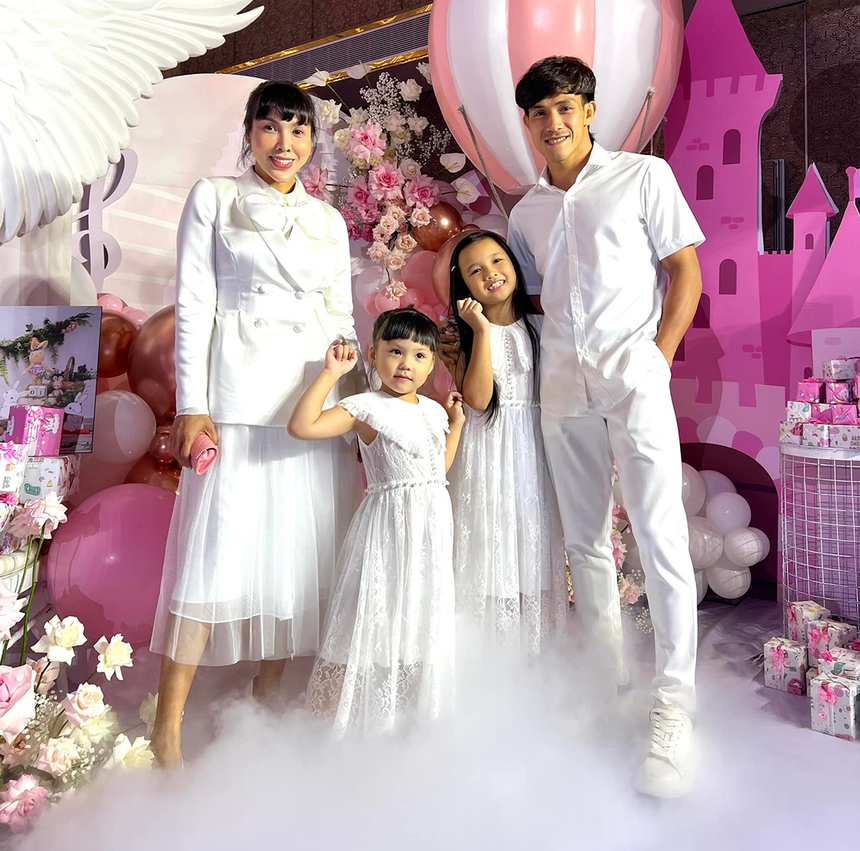 Tan chảy với nhan sắc của vợ Nguyễn Trần Duy Nhất: "Độc cô cầu bại" không mê mẩn mới lạ! - Ảnh 7. Tan chảy với nhan sắc của vợ Nguyễn Trần Duy Nhất: "Độc cô cầu bại" không mê mẩn mới lạ! - Ảnh 7.