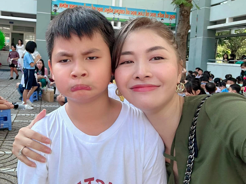 Vợ Đăng Khôi xót xa kể lại con trai bị bạo lực học đường, mẹ bủn rủn chân tay khi chứng kiến con bị quây đánh - Ảnh 2. Vợ Đăng Khôi xót xa kể lại con trai bị bạo lực học đường, mẹ bủn rủn chân tay khi chứng kiến con bị quây đánh - Ảnh 2.