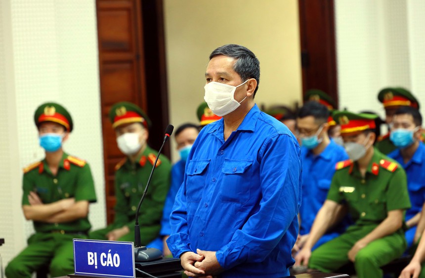 Xét xử cựu Chủ tịch UBND thành phố Hạ Long cùng 27 bị cáo - Ảnh 1.