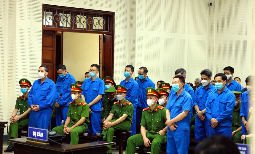 Xét xử cựu Chủ tịch UBND thành phố Hạ Long cùng 27 bị cáo - Ảnh 2.