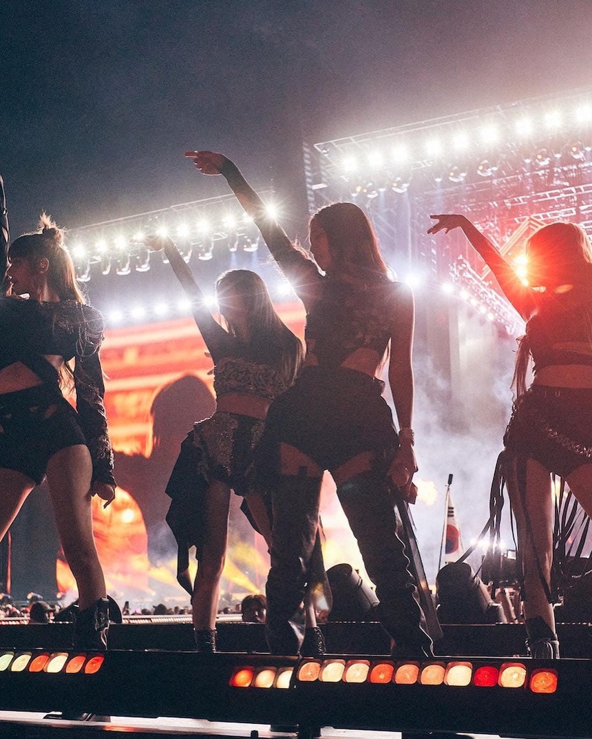 BLACKPINK xả ảnh Coachella sang - xịn - mịn: Jennie khóc nức nở, nhóm sang trời Tây "quậy" hết mức! - Ảnh 2. BLACKPINK xả ảnh Coachella sang - xịn - mịn: Jennie khóc nức nở, nhóm sang trời Tây "quậy" hết mức! - Ảnh 2.