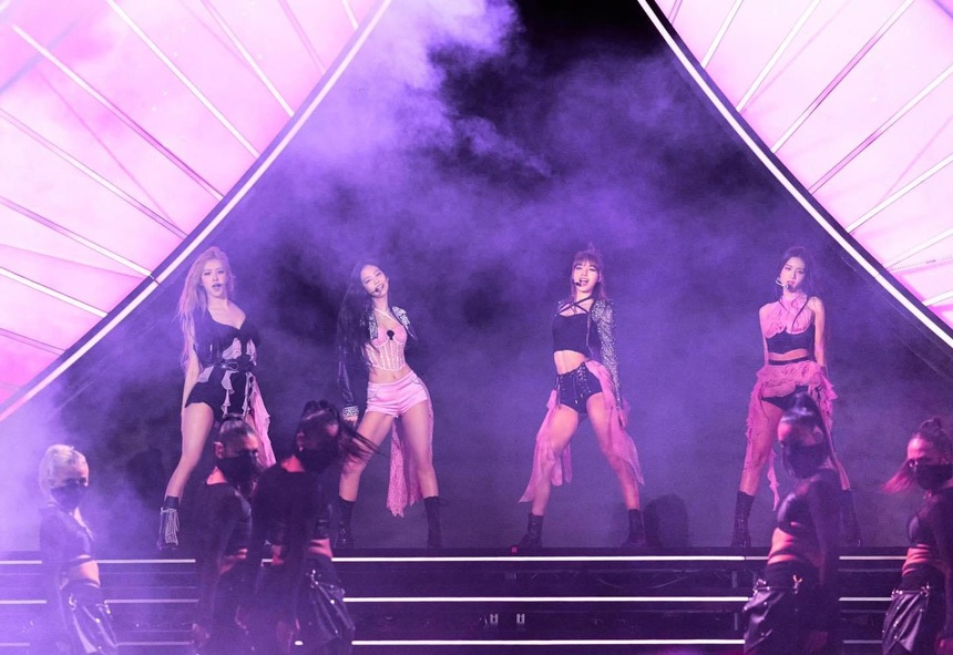 BLACKPINK xả ảnh Coachella sang - xịn - mịn: Jennie khóc nức nở, nhóm sang trời Tây "quậy" hết mức! - Ảnh 1. BLACKPINK xả ảnh Coachella sang - xịn - mịn: Jennie khóc nức nở, nhóm sang trời Tây "quậy" hết mức! - Ảnh 1.