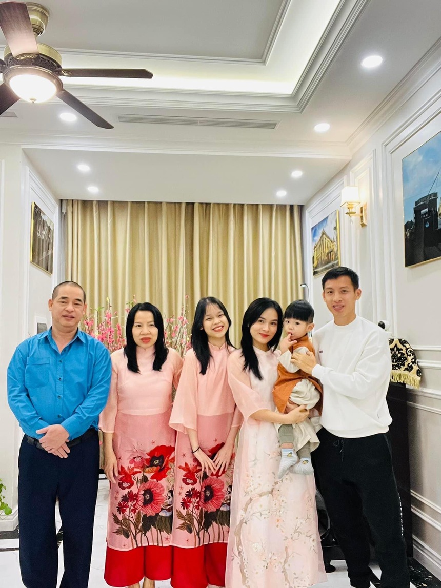 Cuộc sống viên mãi của Hùng Dũng: Ở biệt thự hơn 10 tỷ, bình yên bên vợ đẹp con ngoan - Ảnh 5.