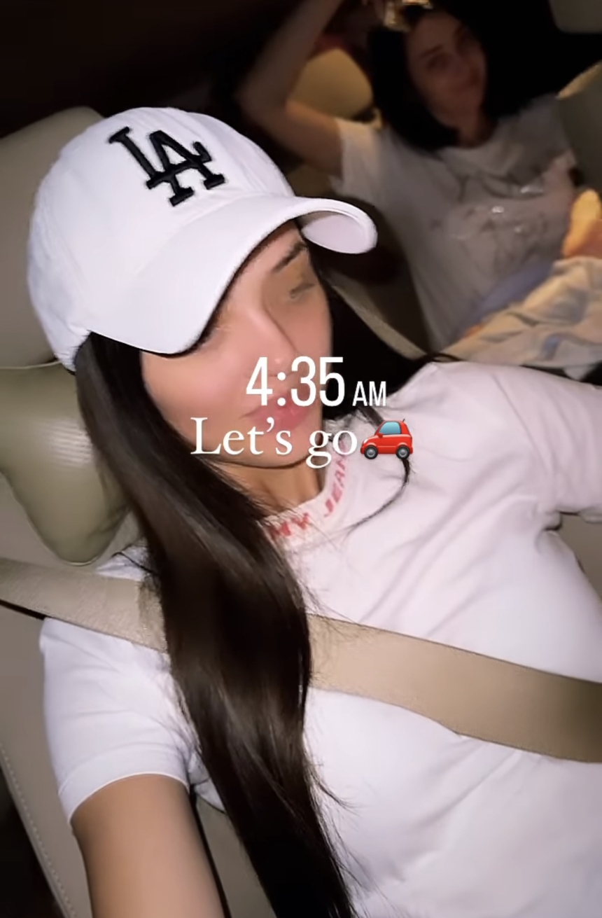 Bùi Tiến Dũng dậy từ tờ mờ sáng đưa vợ con đi du lịch  - Ảnh 1.