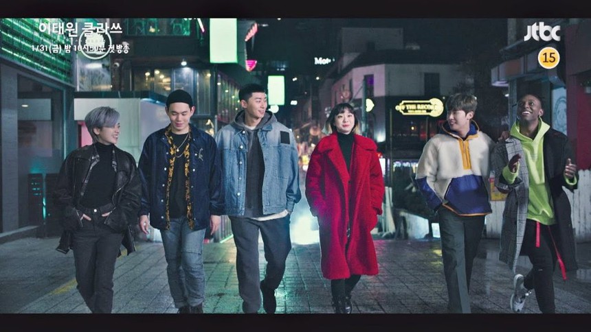 Từng là khu ăn chơi sầm uất, Itaewon giờ đây vắng lặng sau sự cố giẫm đạp kinh hoàng vào năm ngoái - Ảnh 2. Từng là khu ăn chơi sầm uất, Itaewon giờ đây vắng lặng sau sự cố giẫm đạp kinh hoàng vào năm ngoái - Ảnh 2.