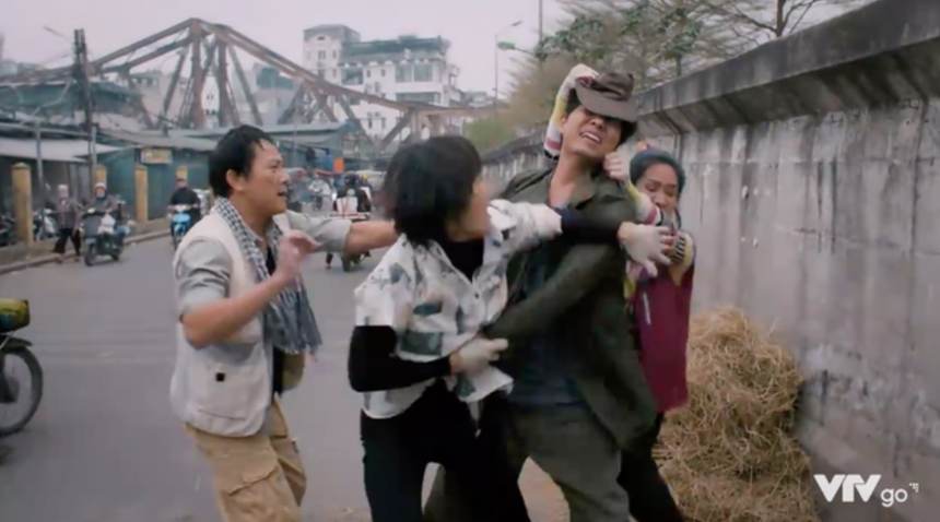 Diễn viên Minh Cúc trở lại ‘loè loẹt’ trong 'Cuộc đời vẫn đẹp sao', đầu tư nhiều cho những phân đoạn xô xát - Ảnh 1.