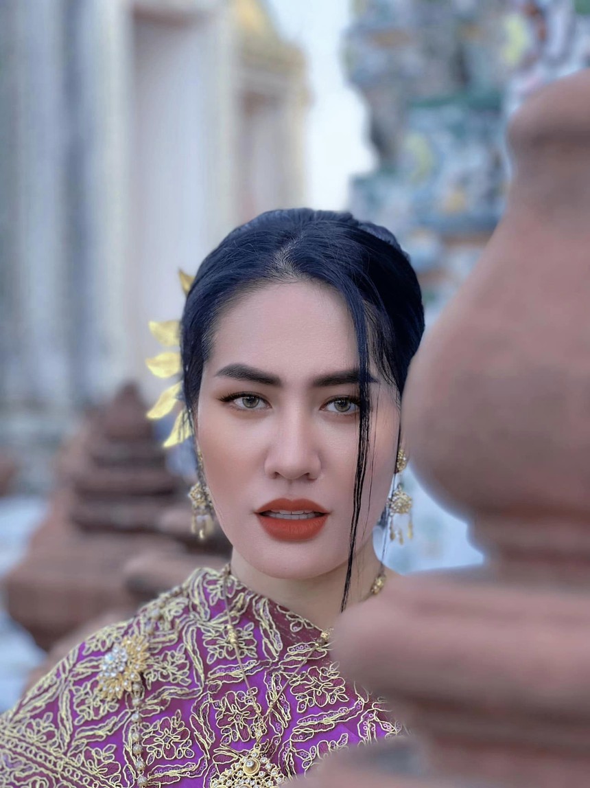 Diễn viên Minh Cúc trở lại ‘loè loẹt’ trong 'Cuộc đời vẫn đẹp sao', đầu tư nhiều cho những phân đoạn xô xát - Ảnh 6.