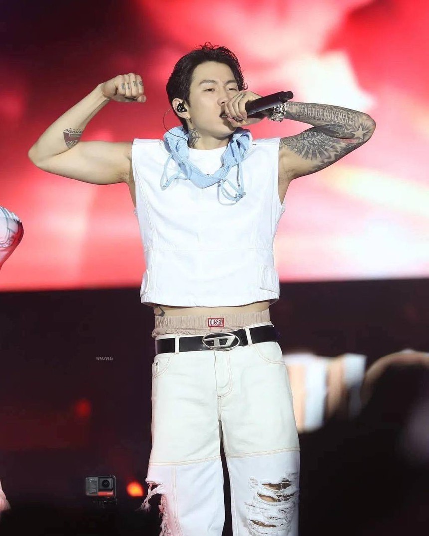 Jay Park gây sốt với body cực cháy, nhận phần quà ‘độc nhất vô nhị’ từ khán giả - Ảnh 2. Jay Park gây sốt với body cực cháy, nhận phần quà ‘độc nhất vô nhị’ từ khán giả - Ảnh 2.