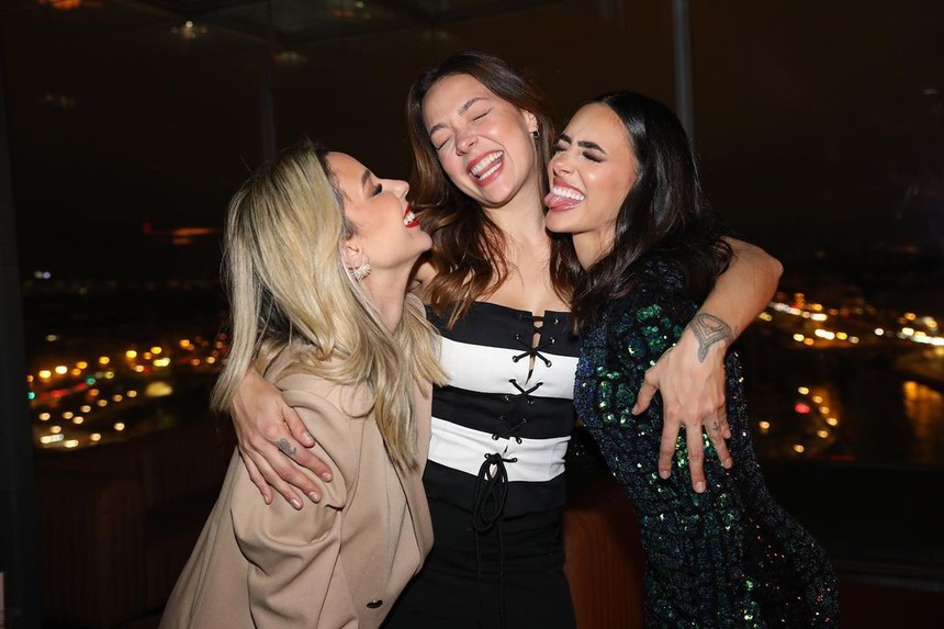 Tình cũ của Neymar và bạn gái vừa có bầu có mối quan hệ như thế nào? - Ảnh 2.