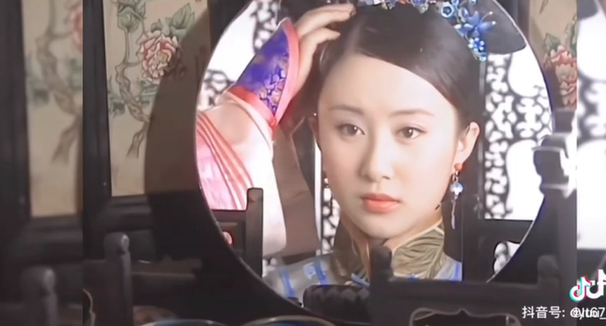 'Đối thủ Lưu Diệc Phi' mới 13 tuổi đã đẹp 'khuynh đảo' màn ảnh, giờ  xuống sắc phải đi bán hàng online - Ảnh 4.