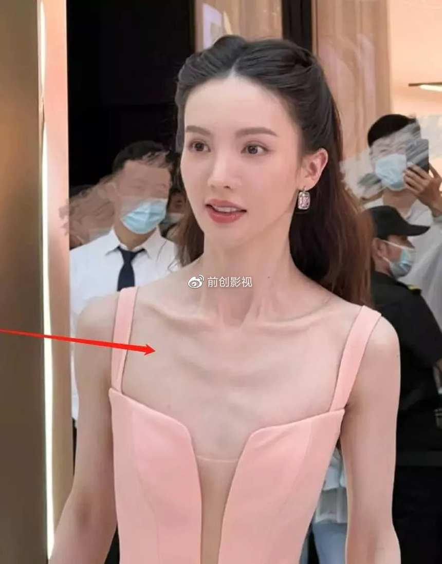 “Lưu Diệc Phi béo thế” và định kiến phải trắng, gầy, eo giấy A4 tại Cbiz - Ảnh 3.