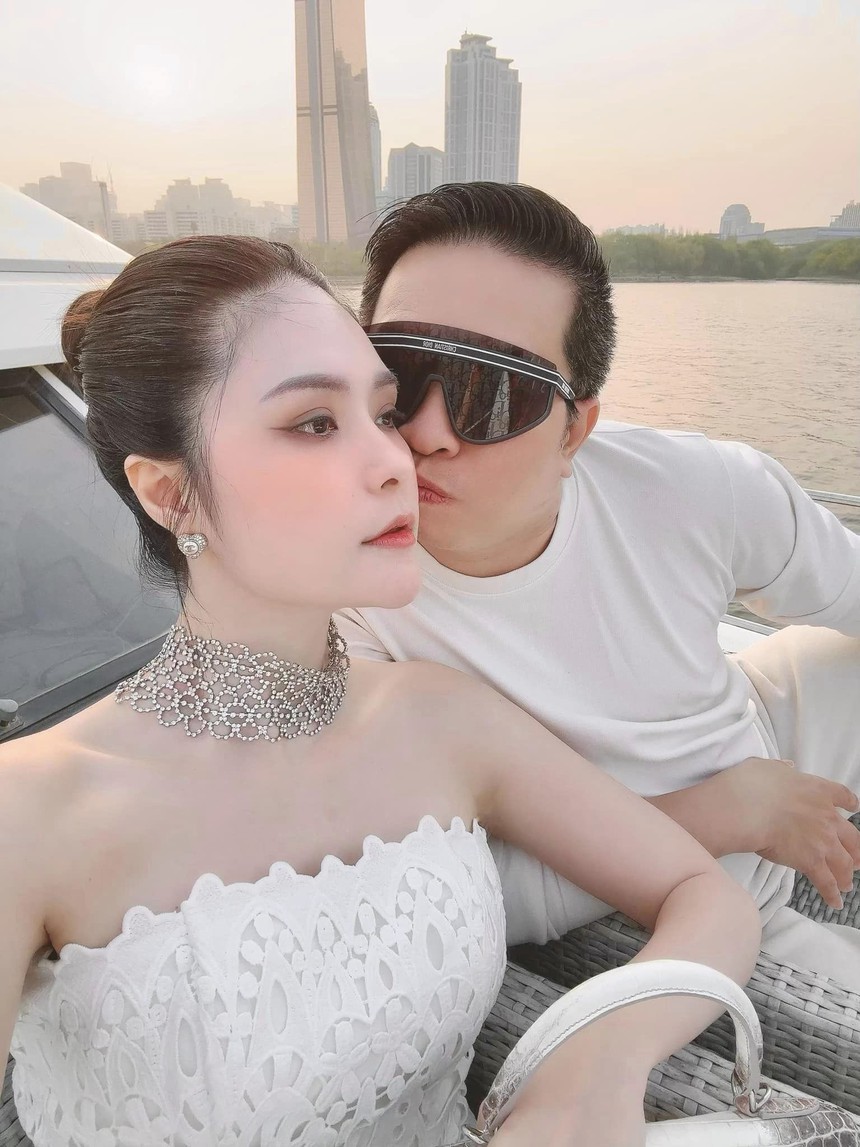 Soi quy cách ứng xử của vợ đại gia Việt: Người giấu chồng triệt để, người thường xuyên bóc tính xấu của chồng cho cư dân mạng xem - Ảnh 9.