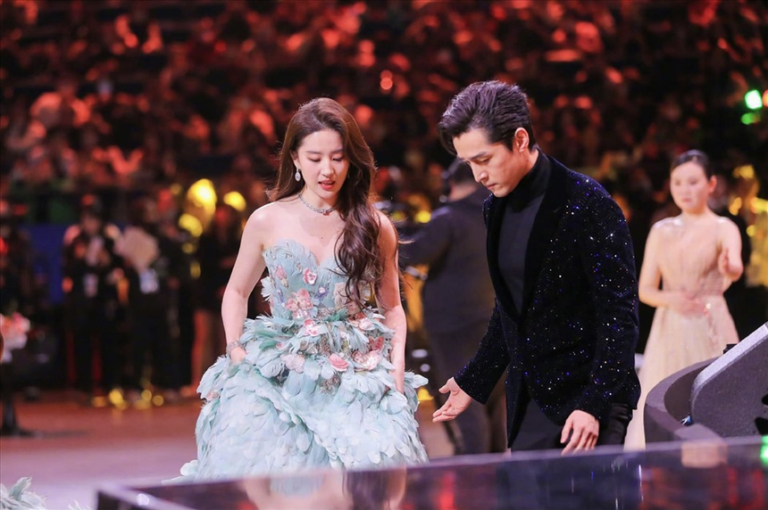 “Lưu Diệc Phi béo thế…” hút 1 tỷ lượt xem và định kiến độc hại “trắng, gầy, eo giấy A4” tại Cbiz - Ảnh 6.