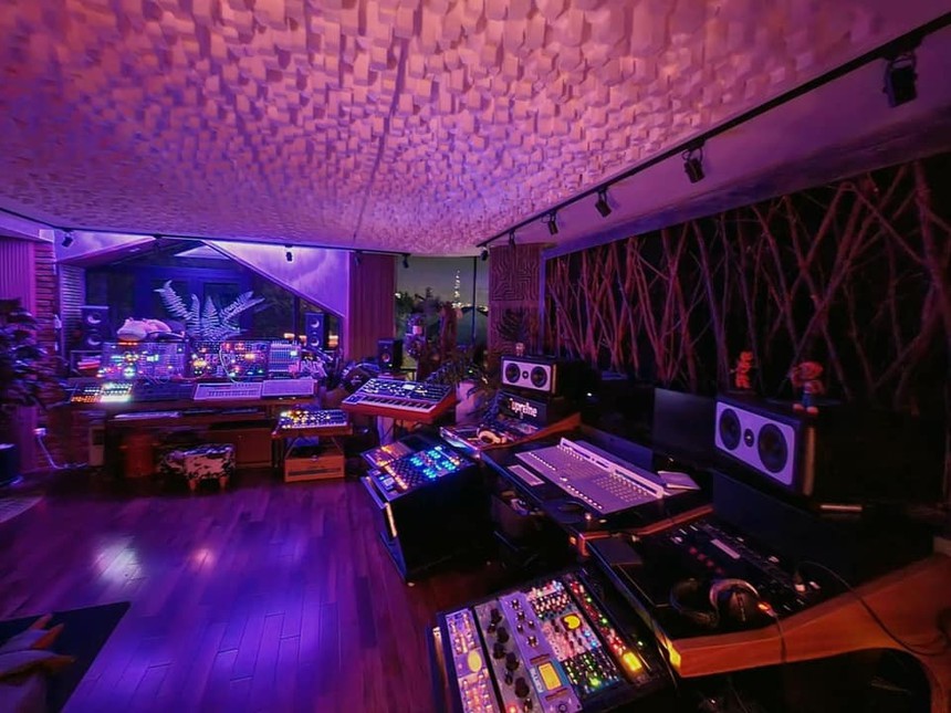 Châu Bùi check-in phòng thu của Binz: Gọi thân mật là nhà, hint sống chung rõ ràng thế này rồi - Ảnh 3. Châu Bùi check-in phòng thu của Binz: Gọi thân mật là nhà, hint sống chung rõ ràng thế này rồi - Ảnh 3.