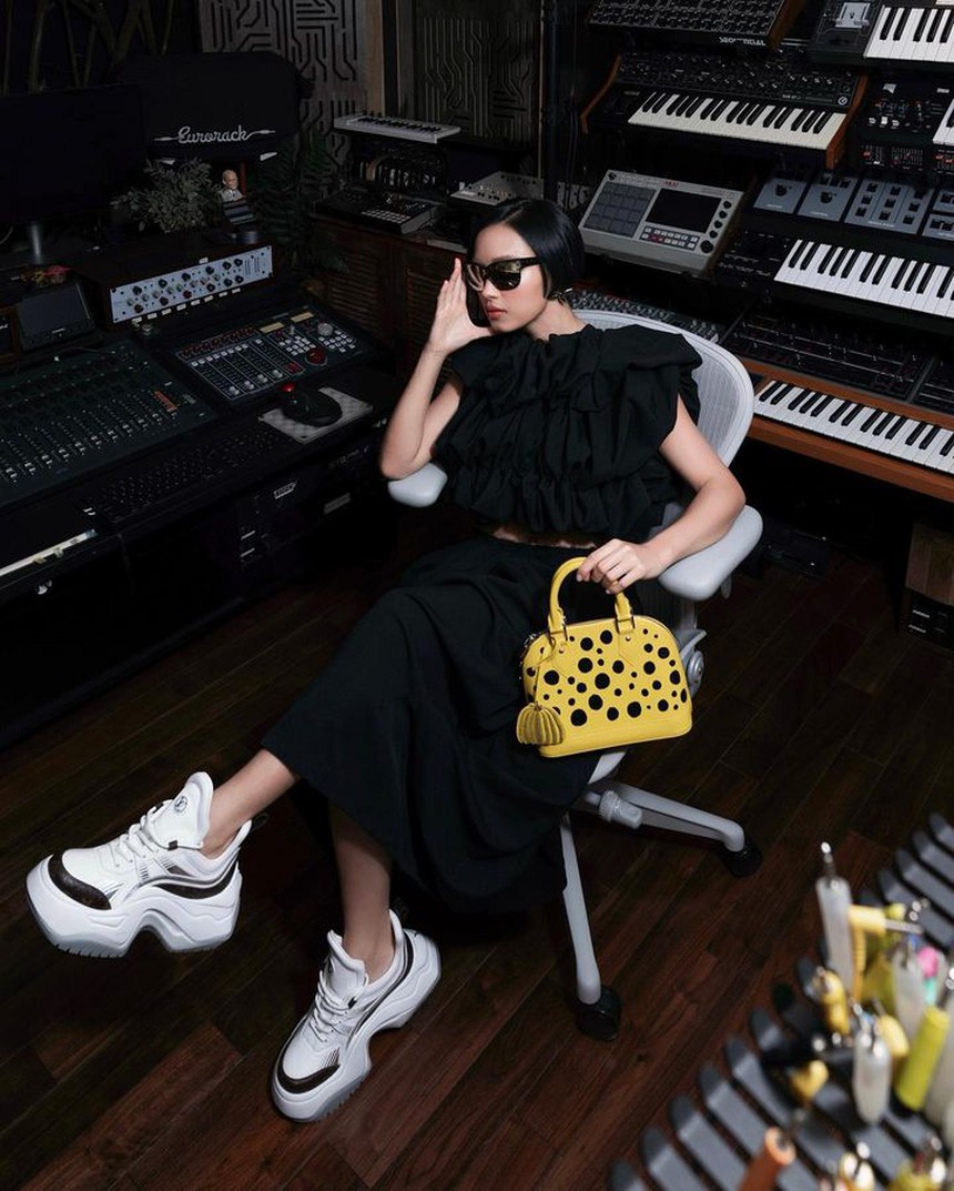 Châu Bùi check-in phòng thu của Binz: Gọi thân mật là nhà, hint sống chung rõ ràng thế này rồi - Ảnh 2. Châu Bùi check-in phòng thu của Binz: Gọi thân mật là nhà, hint sống chung rõ ràng thế này rồi - Ảnh 2.