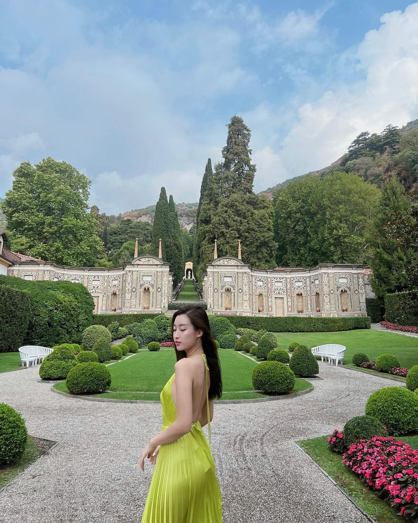 Đỗ Mỹ Linh bất ngờ tung ảnh cận vóc dáng giữa nghi vấn mang thai - Ảnh 3. Đỗ Mỹ Linh bất ngờ tung ảnh cận vóc dáng giữa nghi vấn mang thai - Ảnh 3.