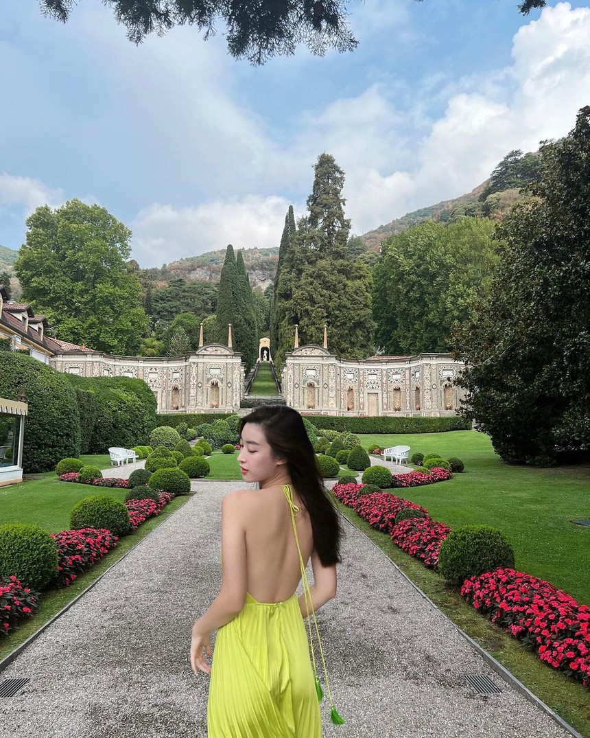 Đỗ Mỹ Linh bất ngờ tung ảnh cận vóc dáng giữa nghi vấn mang thai - Ảnh 1. Đỗ Mỹ Linh bất ngờ tung ảnh cận vóc dáng giữa nghi vấn mang thai - Ảnh 1.