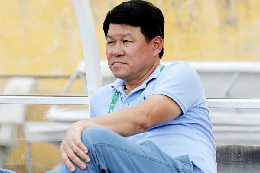 HLV V.League nổi cáu sau “bàn thắng ma”: Cứ đá với CLB Hà Nội là thua vì trọng tài - Ảnh 2.