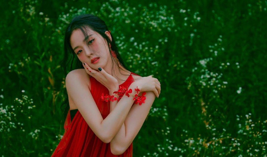 Jisoo tung MV debut solo nhưng dân tình "đổ xô" xem MV của Jennie vì sự tương đồng?  - Ảnh 2.