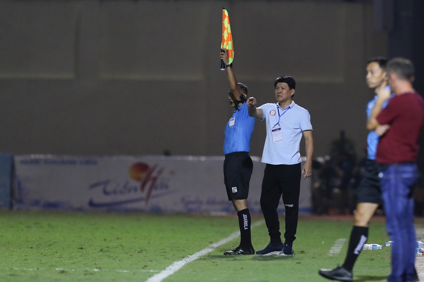 Tiên trách kỷ hậu trách nhân, sân Thống Nhất vắng hoe sao đổ lỗi 'VPF tổ chức như giải phường'? - Ảnh 2. Tiên trách kỷ hậu trách nhân, sân Thống Nhất vắng hoe sao đổ lỗi 'VPF tổ chức như giải phường'? - Ảnh 2.