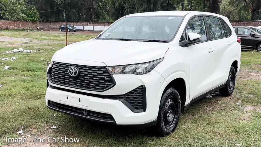 Toyota Innova 2023 taxi giá quy đổi 530 triệu: Giới hạn tốc độ 80 km/h, chạy dịch vụ nhưng không có điều hòa sau và màn hình giải trí - Ảnh 2. Toyota Innova 2023 taxi giá quy đổi 530 triệu: Giới hạn tốc độ 80 km/h, chạy dịch vụ nhưng không có điều hòa sau và màn hình giải trí - Ảnh 2.