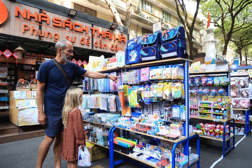 Việt Nam đón 2,7 triệu lượt khách quốc tế trong quý I năm 2023 - Ảnh 2. Việt Nam đón 2,7 triệu lượt khách quốc tế trong quý I năm 2023 - Ảnh 2.