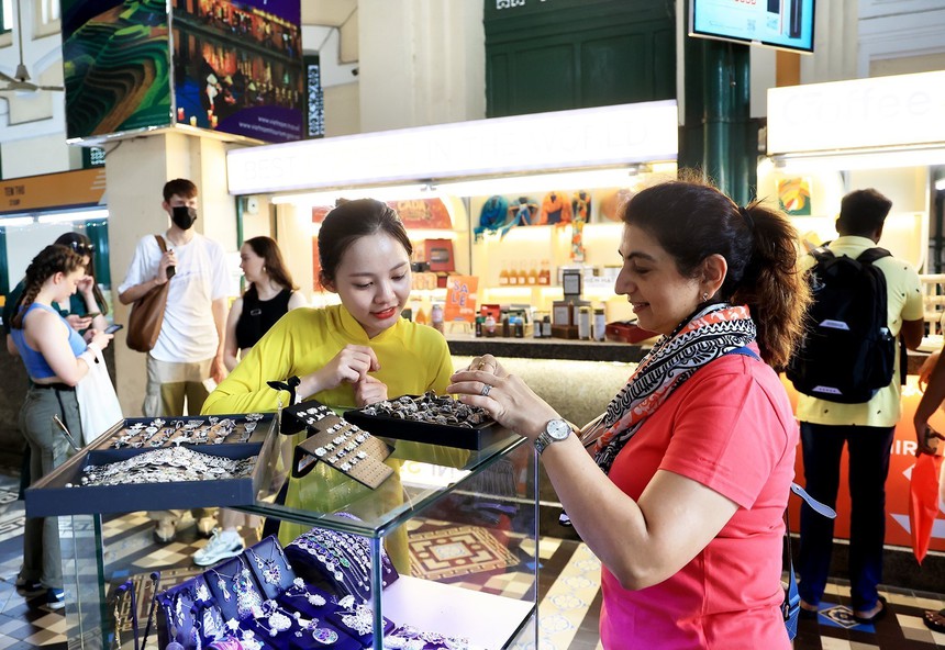 Việt Nam đón 2,7 triệu lượt khách quốc tế trong quý I năm 2023 - Ảnh 3. Việt Nam đón 2,7 triệu lượt khách quốc tế trong quý I năm 2023 - Ảnh 3.