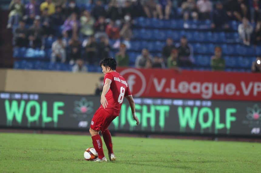 Xuân Trường hóa 'tội đồ' trên chấm 11m, Hải Phòng gục ngã trước Nam Định - Ảnh 5.