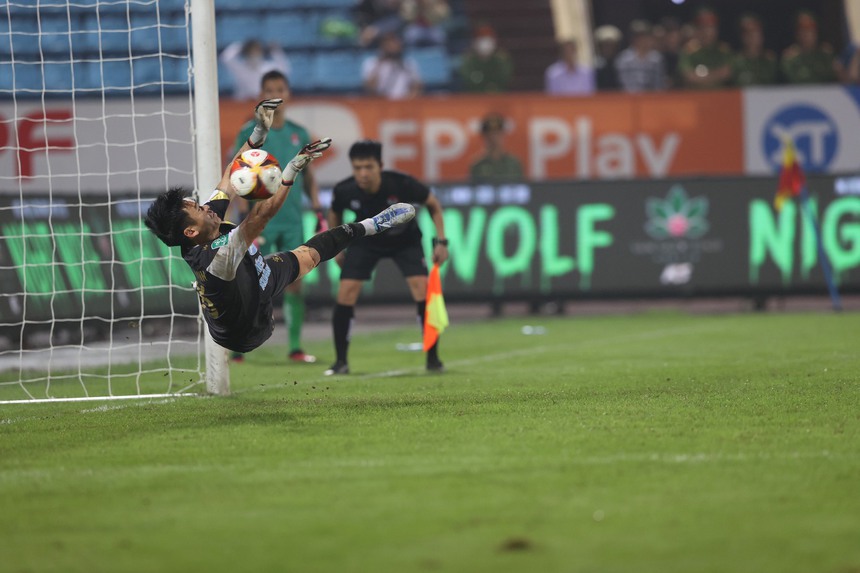 Xuân Trường hóa 'tội đồ' trên chấm 11m, Hải Phòng gục ngã trước Nam Định - Ảnh 6.